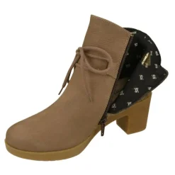 Botin De Comfortclass En Piel De Nobuck Acolchada Rombos. Piso De Goma Con Tacon Cuna De Gran Comodidad. Planta Natomica Extraib