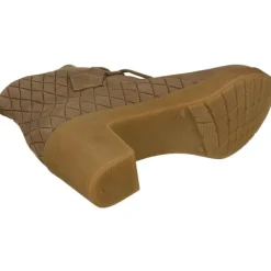 Botin De Comfortclass En Piel De Nobuck Acolchada Rombos. Piso De Goma Con Tacon Cuna De Gran Comodidad. Planta Natomica Extraib