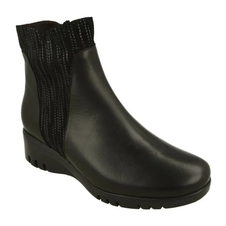 Botin De Piesanto De Pala Lisa Con Pieza Lateral De Ante Grabado, Piso De Cuna Y Poliuretano Y Planta Descanso Extraible