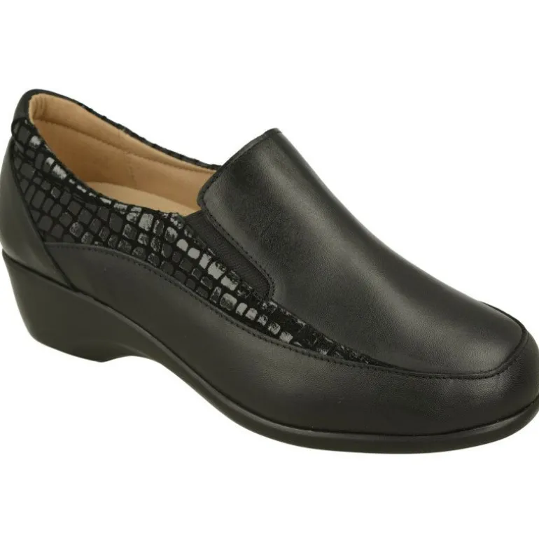 Mocasin De Calzamedi De Pala Abotinada Con Elasticos Y Piel Combinada Con Charol. Piso De Poliuretano Y Planta Extraible