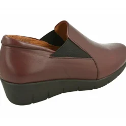 Mocasin De Comfort Class En Pala Lisa Con Elastico Lateral Y Cuna Corrida De Caucho Con Planta Anatomica Extraible
