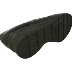 Mocasin De Confort Class Con Elasticos En Pala Y Piel Acolchada Rombos. Piso Muy Ligero De Poliuretano Y Planta Extraible