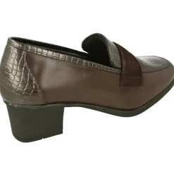 Mocasin De Doctor Cutillas Con Banda Nobuck Y Pala Coco Contrastada. Piso De Goma Con Tacon De Bloque Y Planta Extraible