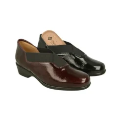 Mocasin De Piesanto En Piel De Charol Con Elasticos Cruzados En Pala Y Piso De Poliuretano Aligerado Con Planta Extraible