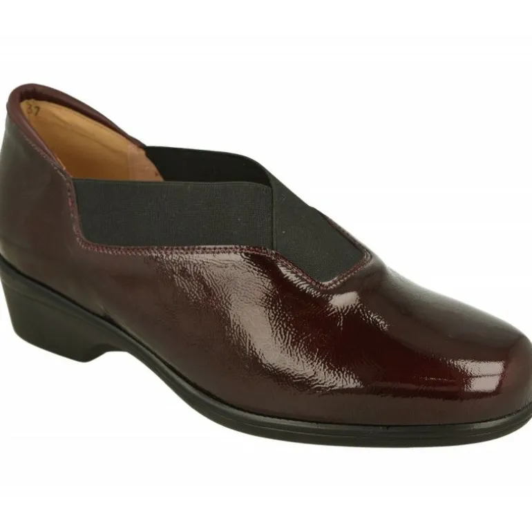 Mocasin De Piesanto En Piel De Charol Con Elasticos Cruzados En Pala Y Piso De Poliuretano Aligerado Con Planta Extraible