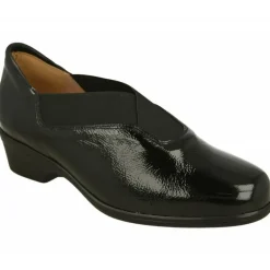 Mocasin De Piesanto En Piel De Charol Con Elasticos Cruzados En Pala Y Piso De Poliuretano Aligerado Con Planta Extraible
