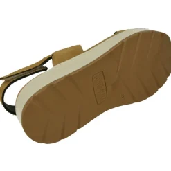 Sandalia De Comfort Class Con Elasticos Y Piedras En Pala, Piel Serraje Y Planta Antomica Extraible Con Piso De Cuna Corrida De