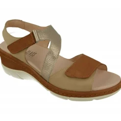 Sandalia De Comfort Class En Piel Combinada Nobuck Con Tiras Cruzadas Con Ajuste Velcro Y Planda Anatomica Extraible