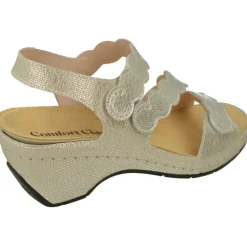 Sandalia De Comfort Class En Piel Grabada Metal Con Ajuste Triple Velcro, Cuna Alta Forrada Y Planta De Descanso Extraible