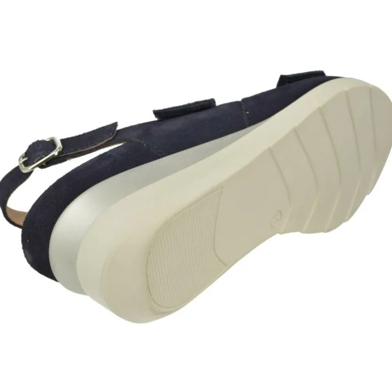 Sandalia De Comfort Class (Essential) Con Doble Tira De Velcro Ajustable En Piel Nobuck Y Planta Extraible, Piso De Cuna Ligera