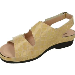 Sandalia De Comfort Class (Essential) En Piel Grabada Charol Con Triple Tira Ajustable De Velcro Y Con Piso De Poliuretano